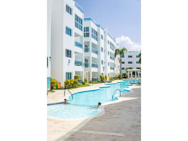 Apartment With Pool View And Premium Amenities In
