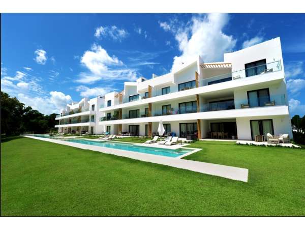 Golf Course View Condo: Luxurious 3-bedroom