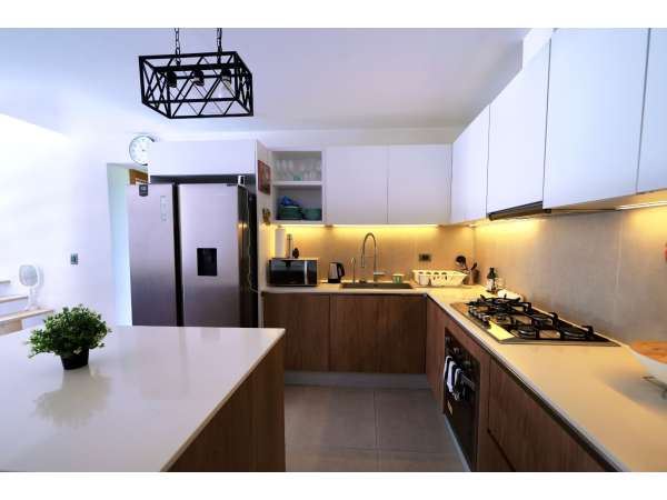 Golf Course View Condo: Luxurious 3-bedroom