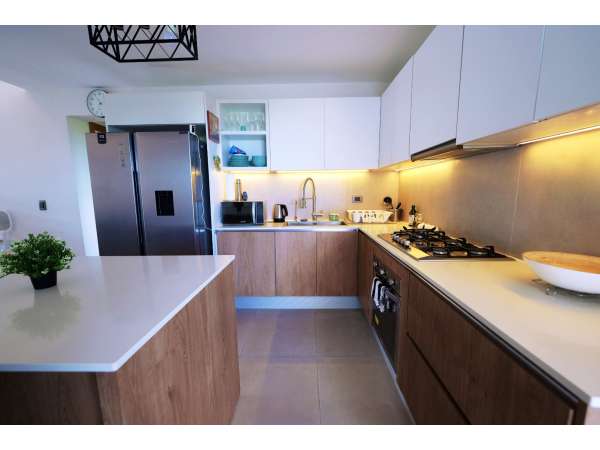 Golf Course View Condo: Luxurious 3-bedroom