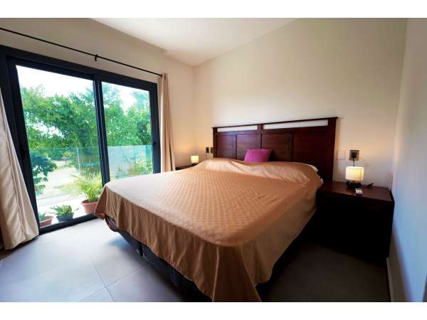 Golf Course View Condo: Luxurious 3-bedroom