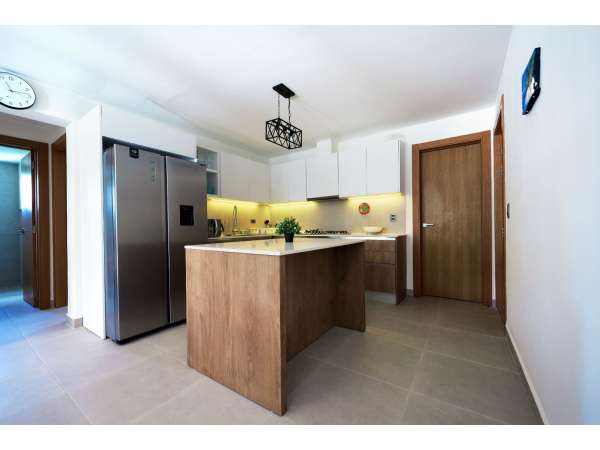 Golf Course View Condo: Luxurious 3-bedroom