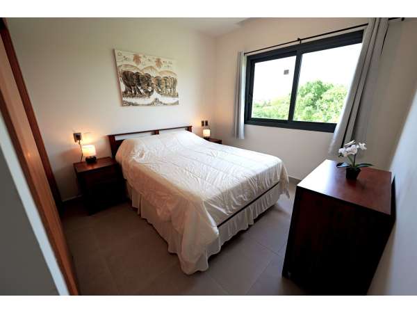 Golf Course View Condo: Luxurious 3-bedroom