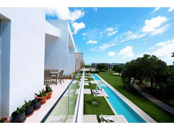 Golf Course View Condo: Luxurious 3-bedroom