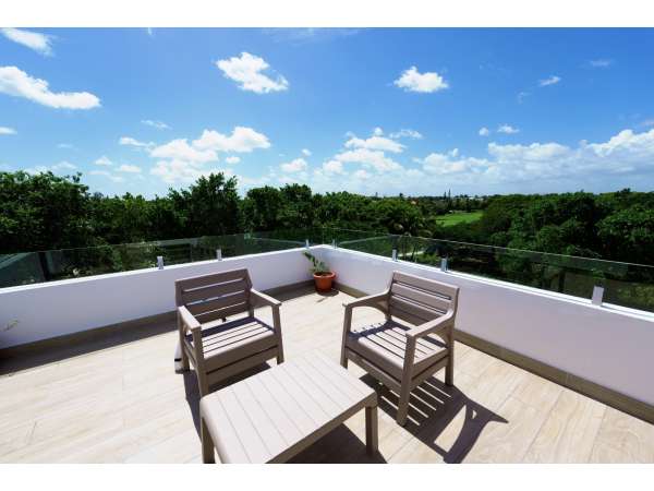 Golf Course View Condo: Luxurious 3-bedroom