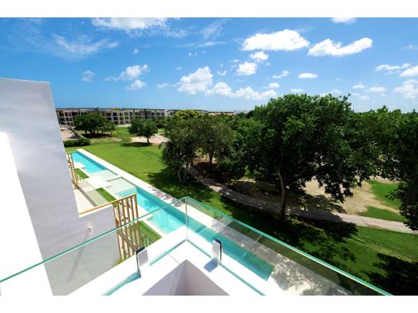Golf Course View Condo: Luxurious 3-bedroom