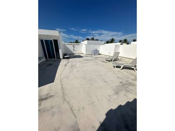 Pool Views 2br Penthouse In A Beachfront Complex