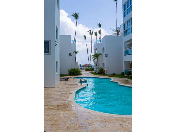 Pool Views 2br Penthouse In A Beachfront Complex