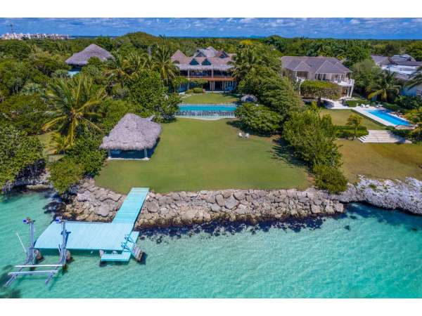 Seafront Villa In Marina €“ Punta Cana Resort &