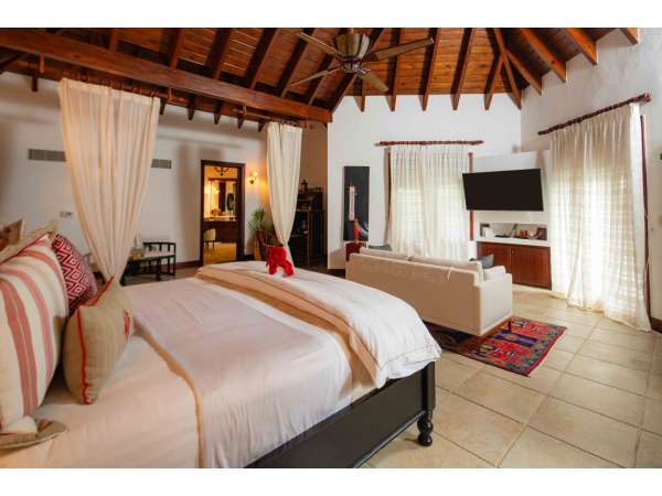 Tropical Elegance With Golf & Lake Views €“