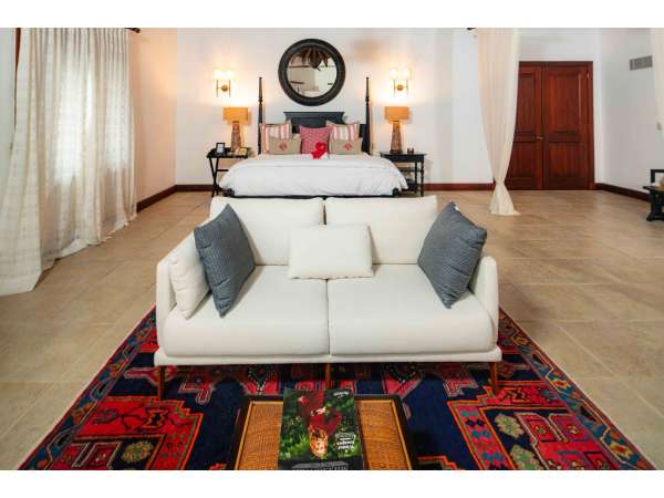 Tropical Elegance With Golf & Lake Views €“