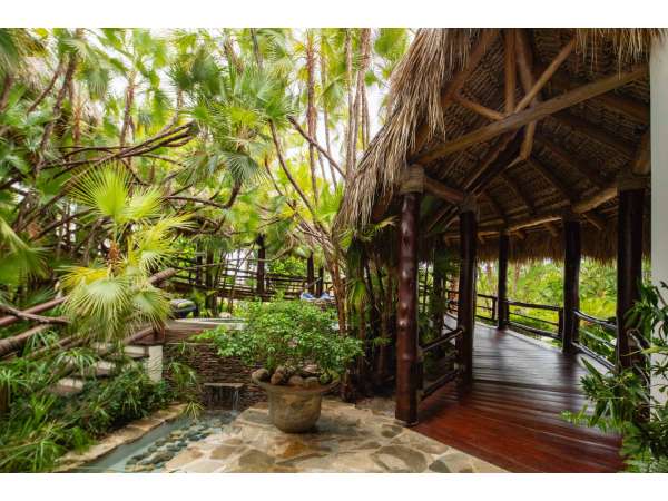 Tropical Elegance With Golf & Lake Views €“