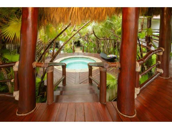 Tropical Elegance With Golf & Lake Views €“