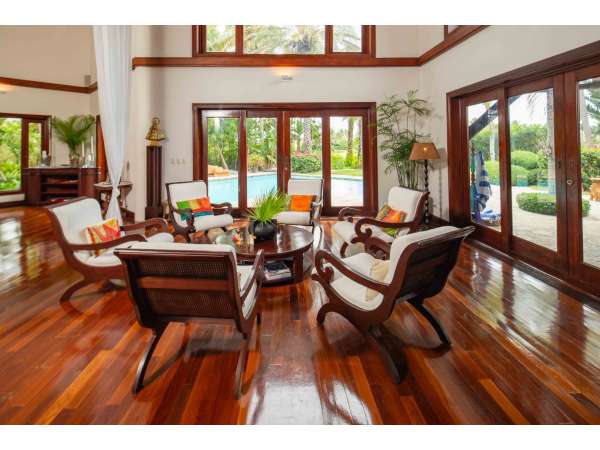 Tropical Elegance With Golf & Lake Views €“