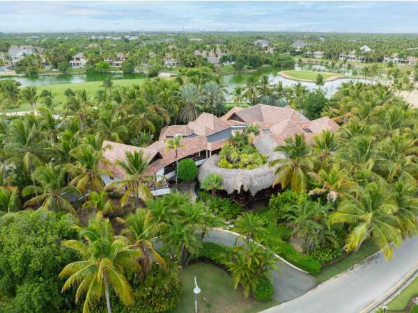 Tropical Elegance With Golf & Lake Views €“