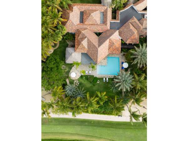 Tropical Elegance With Golf & Lake Views €“