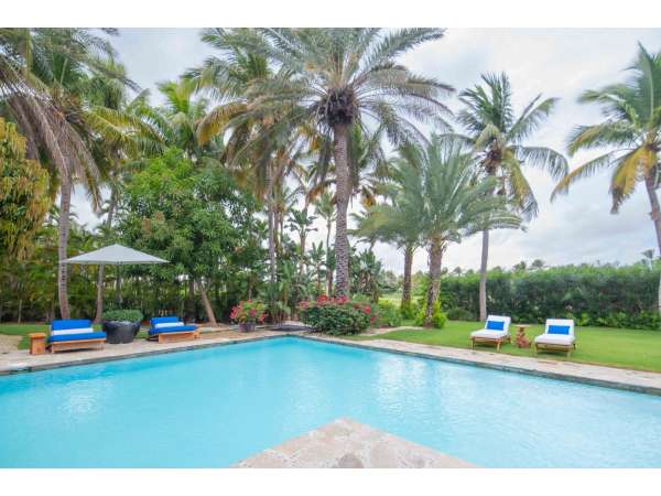 Tropical Elegance With Golf & Lake Views €“