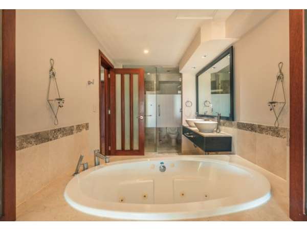 Modern 2-bedroom Apartment With Ocen View At Punta