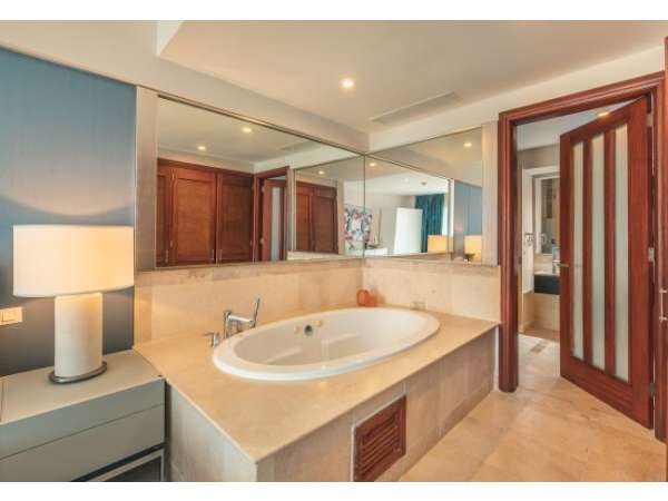 Modern 2-bedroom Apartment With Ocen View At Punta