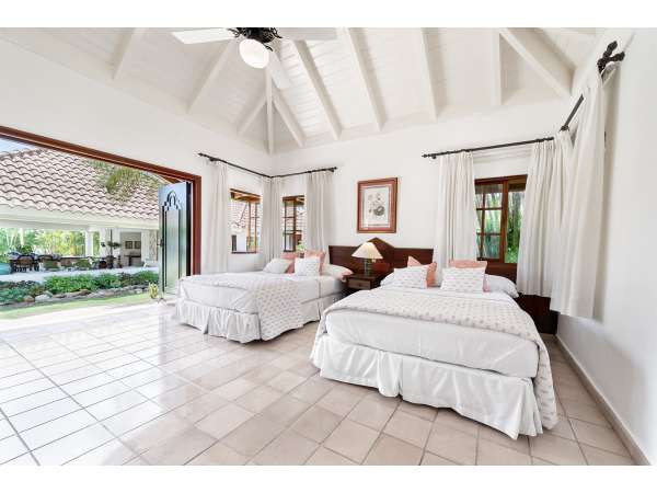 Charming 4-bedroom Villa For Sale In Barranca