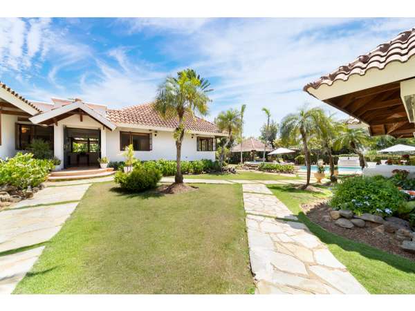 Charming 4-bedroom Villa For Sale In Barranca