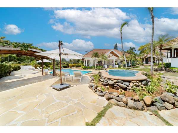 Charming 4-bedroom Villa For Sale In Barranca