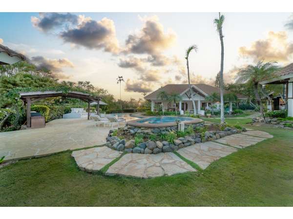 Charming 4-bedroom Villa For Sale In Barranca