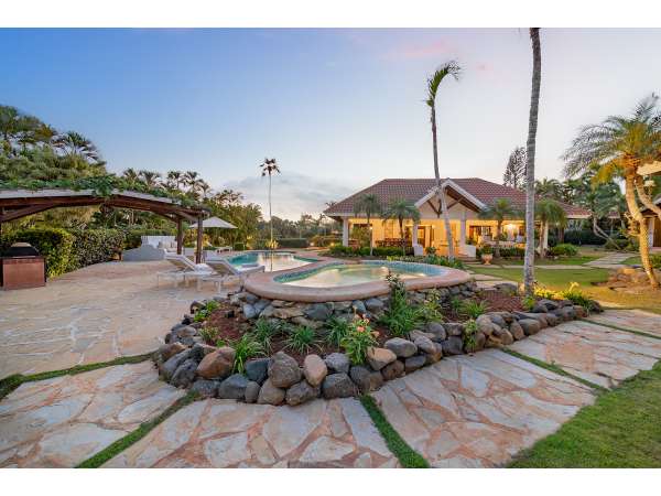 Charming 4-bedroom Villa For Sale In Barranca