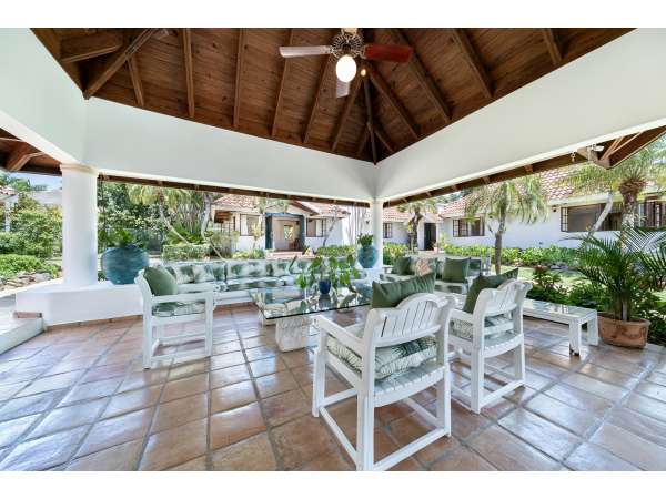 Charming 4-bedroom Villa For Sale In Barranca