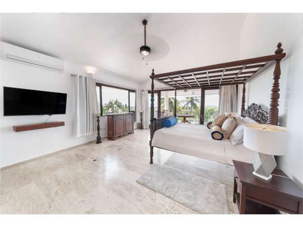 Stunning 6-bedroom Villa For Sale Inâ casa