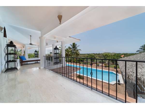 Stunning 6-bedroom Villa For Sale Inâ casa