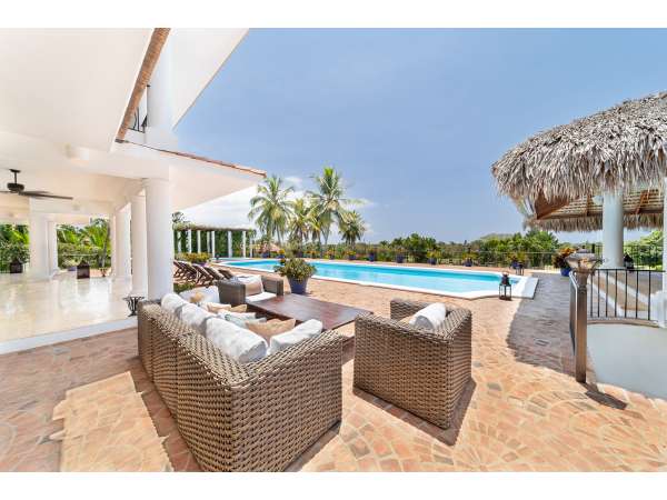 Stunning 6-bedroom Villa For Sale Inâ casa