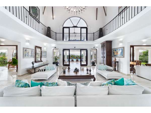 Stunning 6-bedroom Villa For Sale Inâ casa