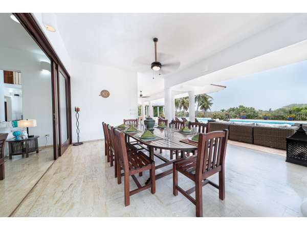 Stunning 6-bedroom Villa For Sale Inâ casa