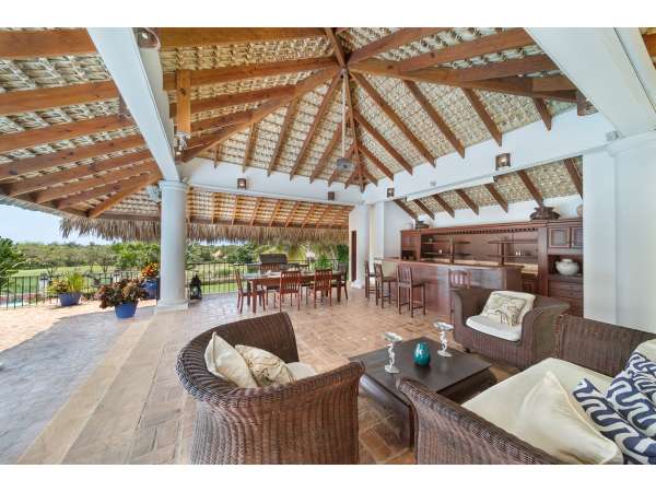 Stunning 6-bedroom Villa For Sale Inâ casa