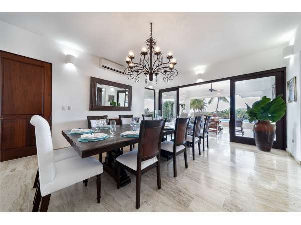 Stunning 6-bedroom Villa For Sale Inâ casa