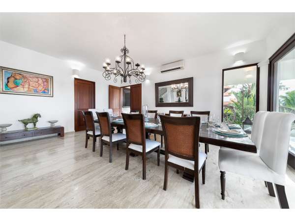 Stunning 6-bedroom Villa For Sale Inâ casa