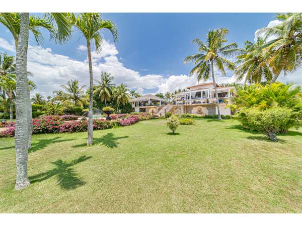 Stunning 6-bedroom Villa For Sale Inâ casa