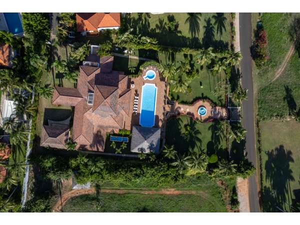 Stunning 6-bedroom Villa For Sale Inâ casa