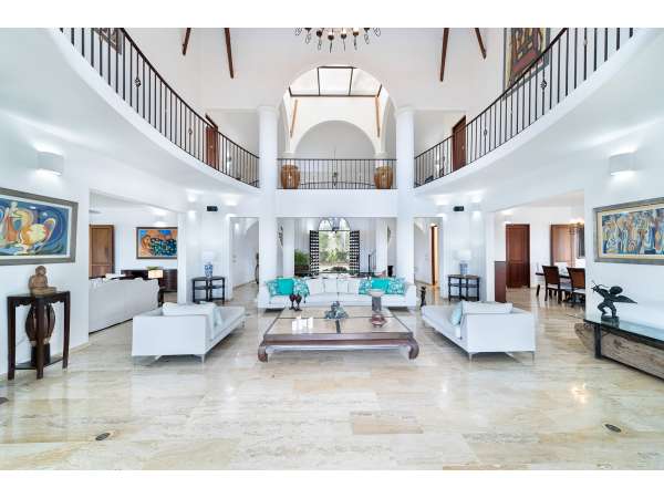 Stunning 6-bedroom Villa For Sale Inâ casa