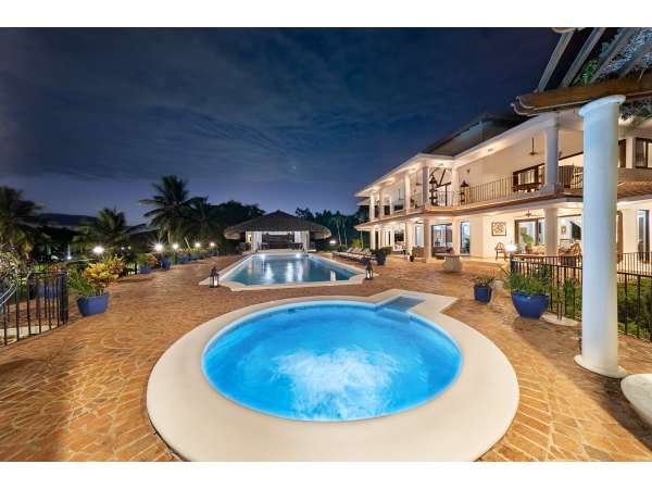 Stunning 6-bedroom Villa For Sale Inâ casa