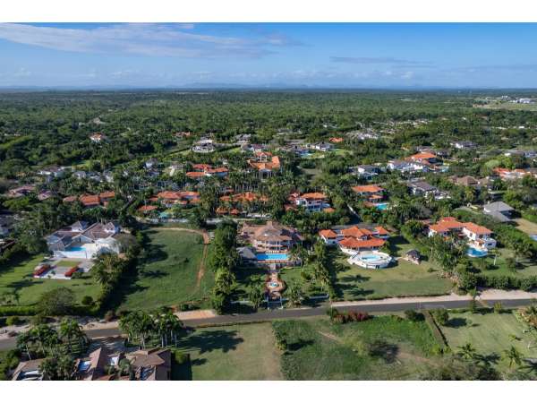 Stunning 6-bedroom Villa For Sale Inâ casa