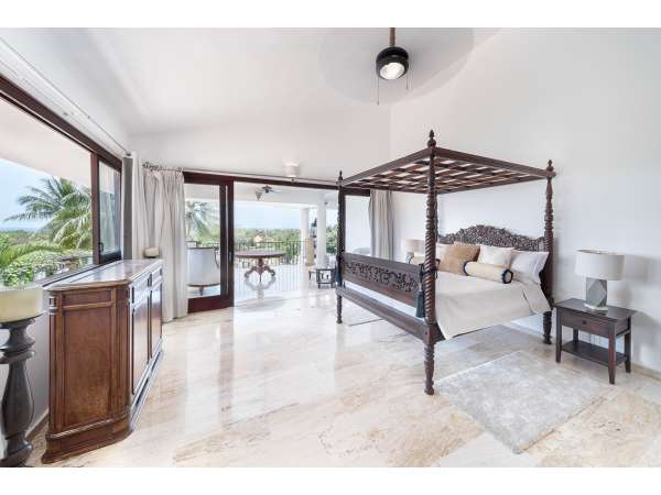 Stunning 6-bedroom Villa For Sale Inâ casa