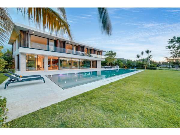 Elegant Golf View Residence In El Valle -