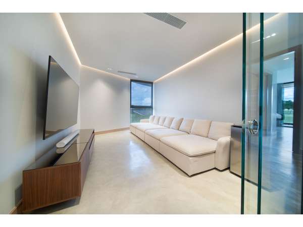 Elegant Golf View Residence In El Valle -