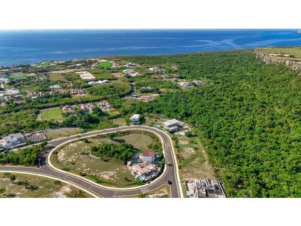 Luxury Home In Caletã³n €“ Natural Elegance With