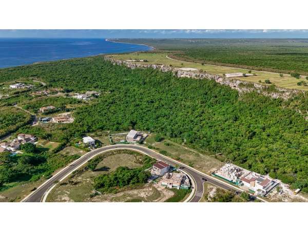 Luxury Home In Caletã³n €“ Natural Elegance With