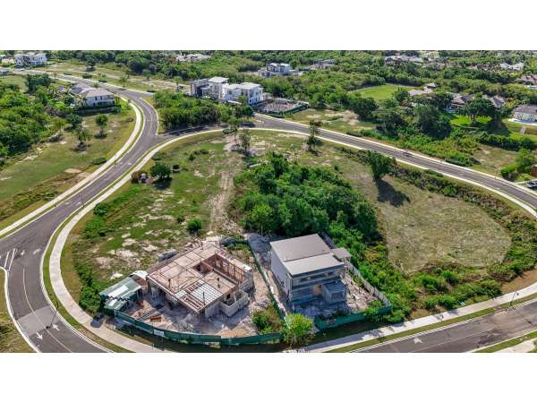 Luxury Home In Caletã³n €“ Natural Elegance With