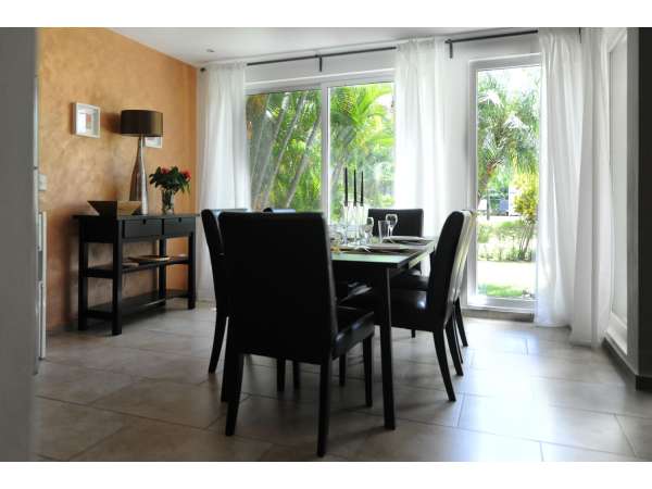 Infiniti Blu 2-bedroom Garden Condo With Pool
