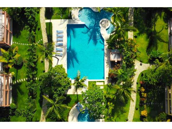 Infiniti Blu 2-bedroom Garden Condo With Pool